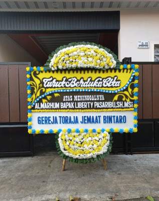 Papan Bunga Duka di Tugu